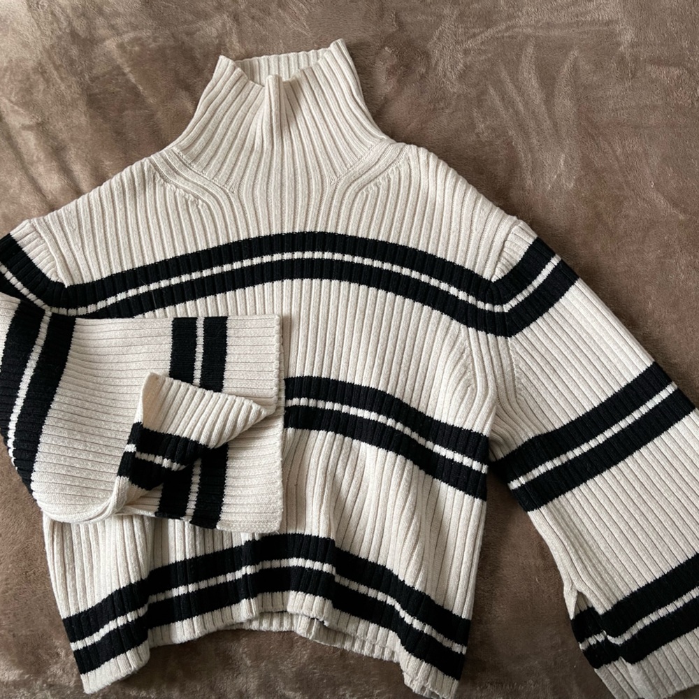 H&M Off-the-Shoulder Black and Cream Sweater